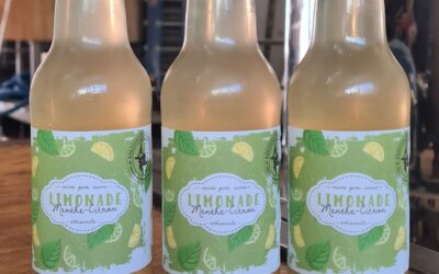 Une limonade à la menthe, au citron et citron vert